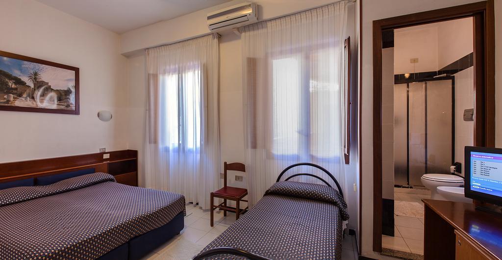 Hotel La Terrazza Cagliari Oda fotoğraf