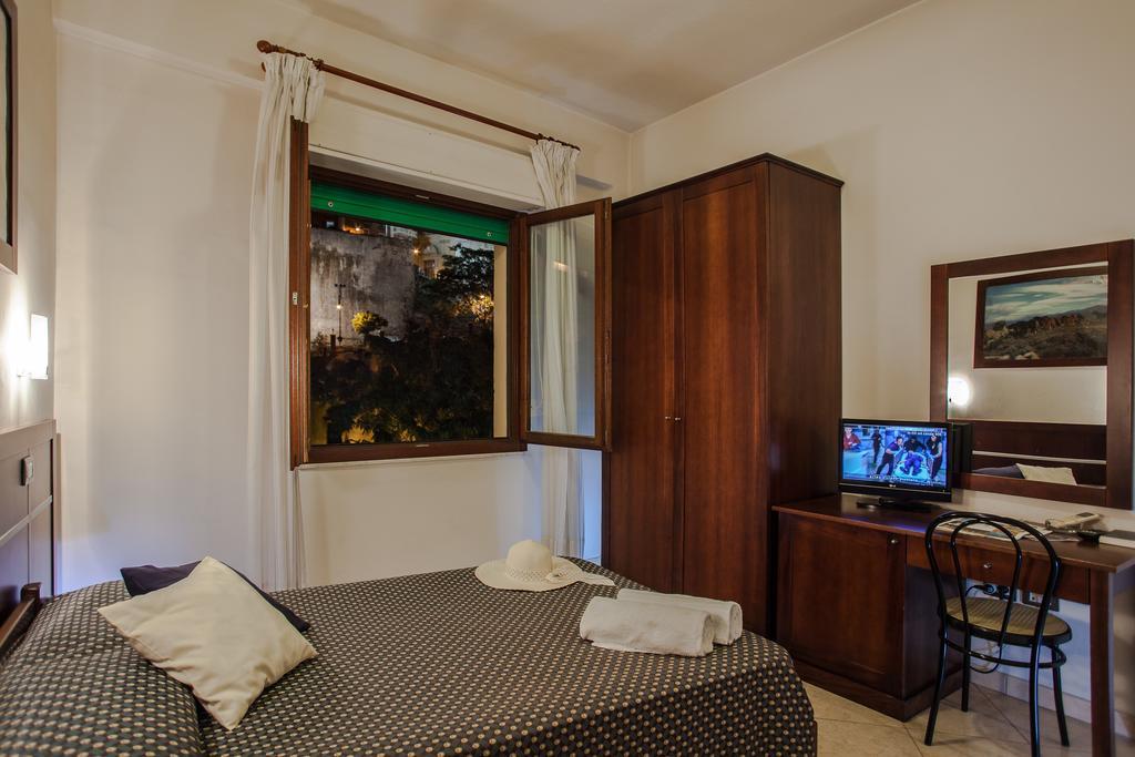 Hotel La Terrazza Cagliari Oda fotoğraf