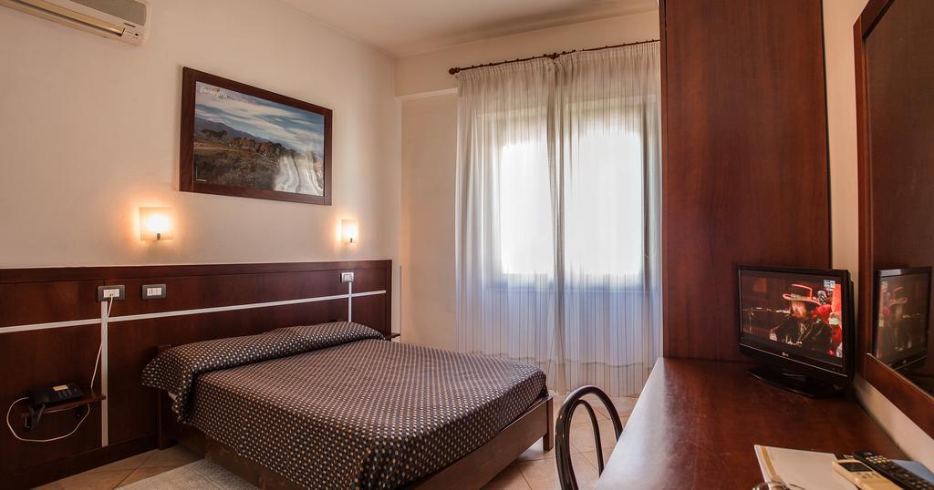 Hotel La Terrazza Cagliari Oda fotoğraf