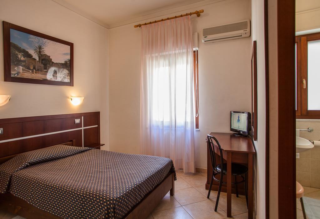 Hotel La Terrazza Cagliari Oda fotoğraf