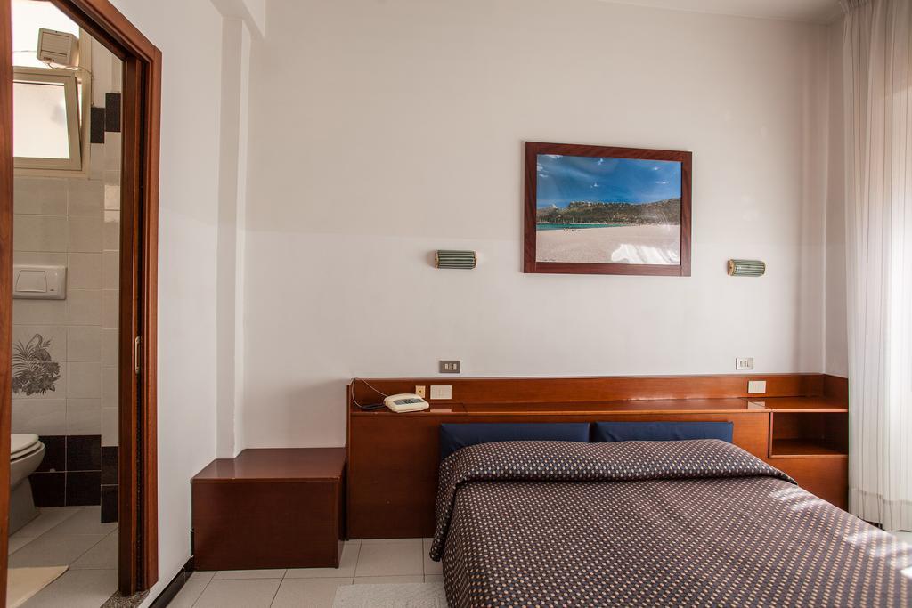 Hotel La Terrazza Cagliari Oda fotoğraf