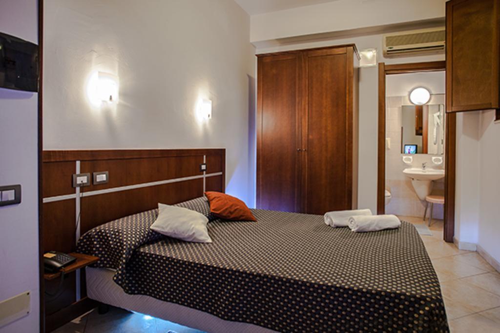 Hotel La Terrazza Cagliari Oda fotoğraf