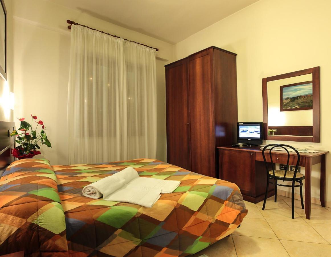Hotel La Terrazza Cagliari Oda fotoğraf